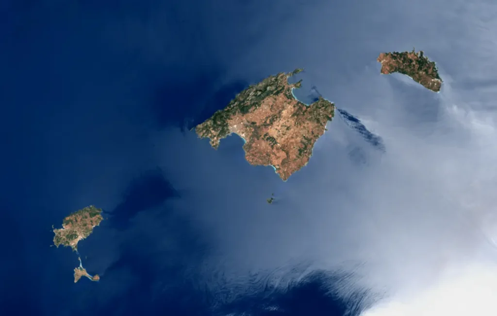 'Atalaiant des de l’espai', una col·lecció per a descobrir el territori a través de les imatges de satèl·lit