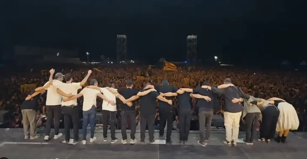 Cap de setmana històric per a la música en català: París, Pego i Montjuïc