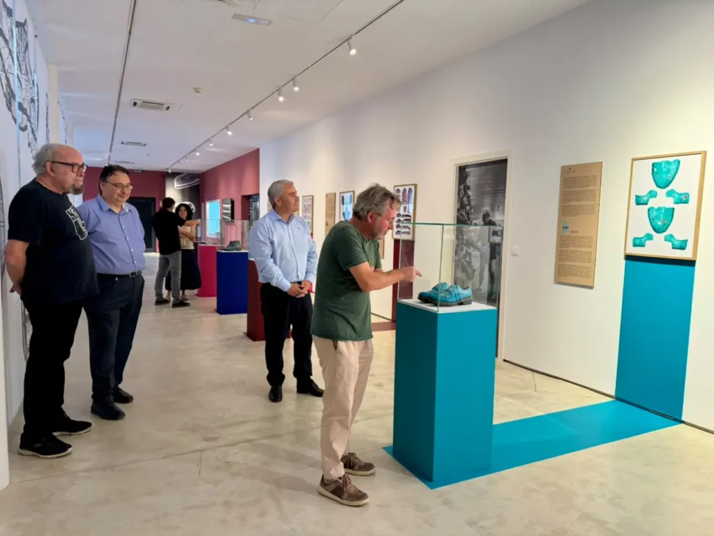 L’exposició 'La sabata dibuixada' uneix el calçat i el còmic a Inca
