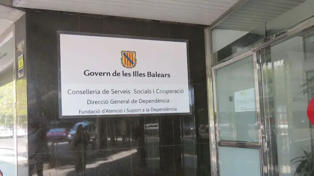 Vulneració dels drets lingüístics: neguen l’atenció en català a una usuària dels serveis de dependència