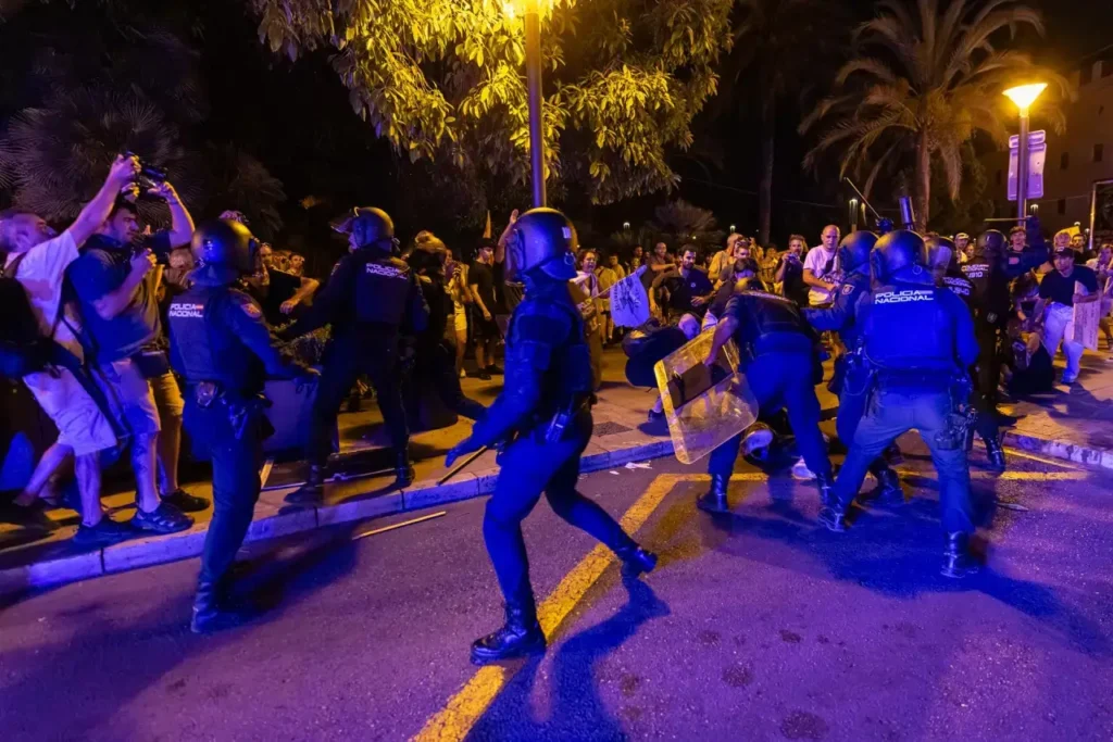 «El delegat del Govern espanyol deixa el càrrec sense que ningú hagi assumit la responsabilitat de les càrregues policials»