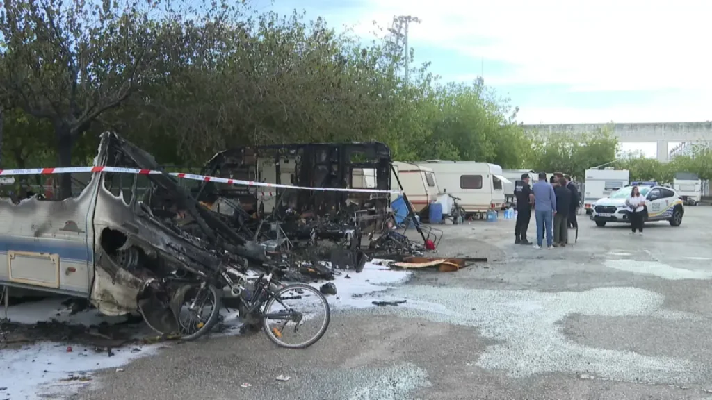 «Ens preocupa que el PP aprofiti l'incendi de caravanes per a expulsar persones vulnerables sense oferir-los cap lloc on anar»