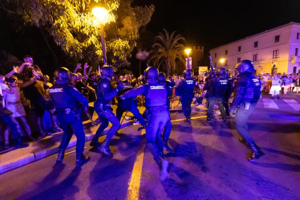 Exigeixen al nou delegat del Govern espanyol la investigació sobre la brutalitat policial del 26J a Palma
