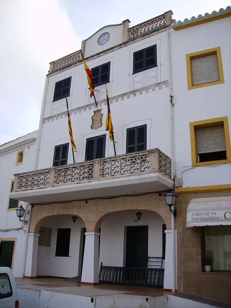 Denuncien tres batles de Menorca davant la Junta Electoral per fer anuncis no permesos a les xarxes socials dels ajuntaments