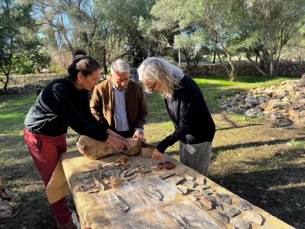 Inca avança en la investigació del jaciment de Son Mas des Potecari i localitza una part de l’anell perimetral del túmul